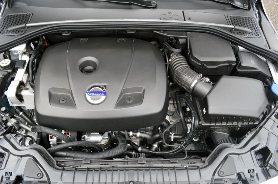  Volvo S60 T6 Drive-E 2015 года  (фото 11 из 18)